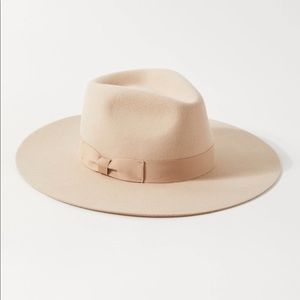 NWT UO Flat Brim Felt Fedora